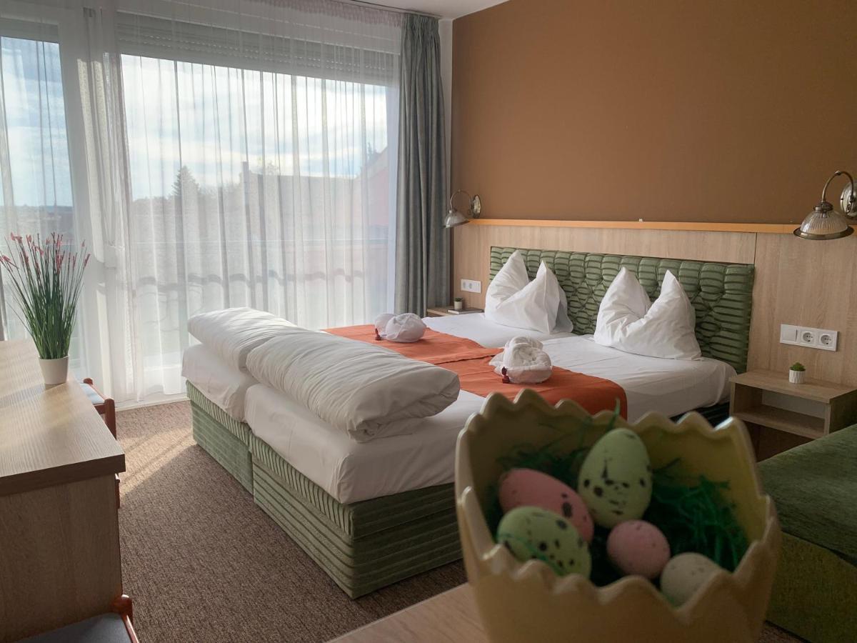 Varfal Wellness Panzio เปตช์ ภายนอก รูปภาพ